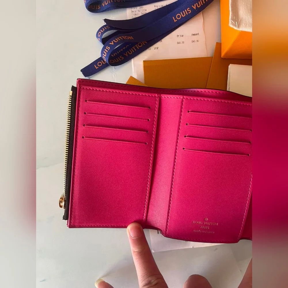 Louis Vuitton Capucines Compact Wallet - Picture 10 of 13